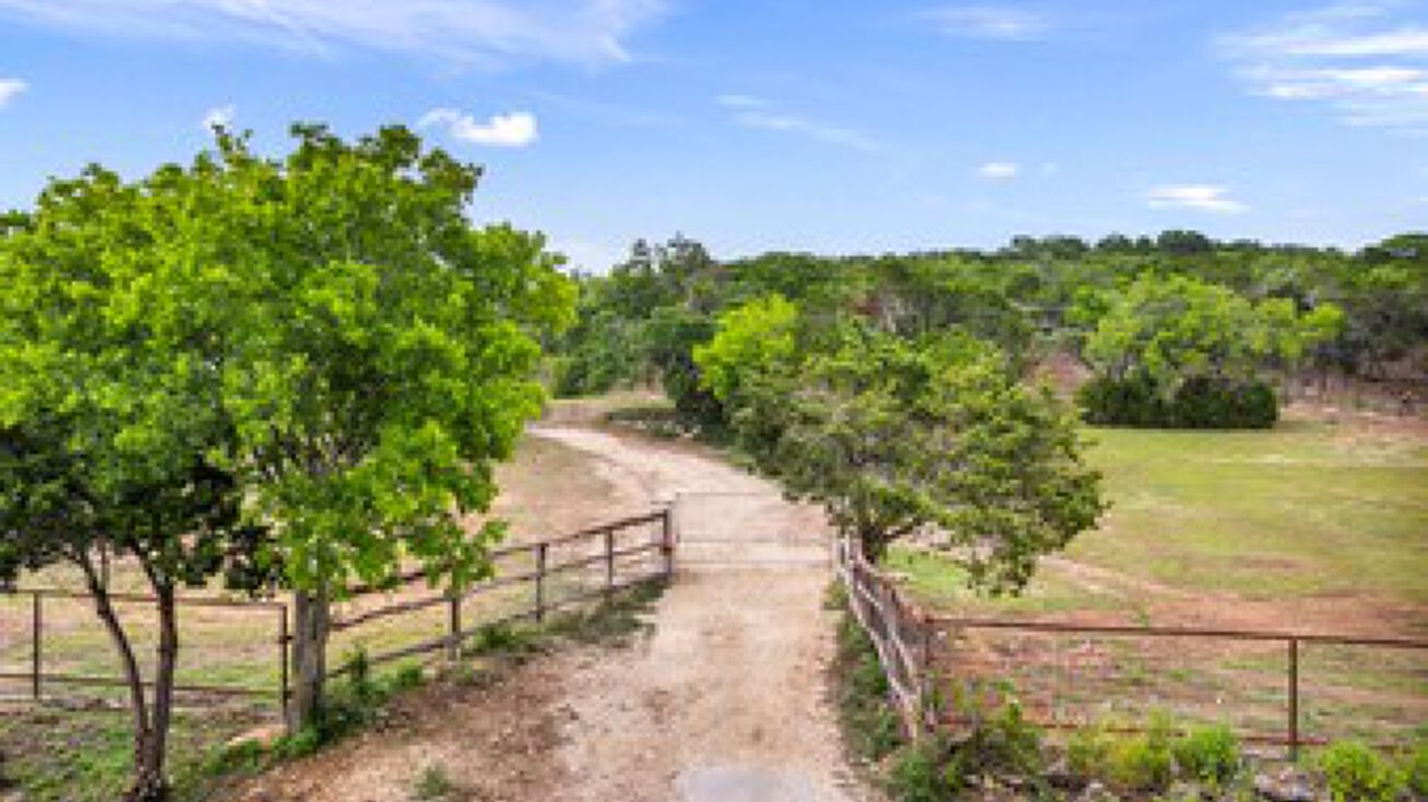 7352 Spicewood Springs Rd, Austin, TX 78759