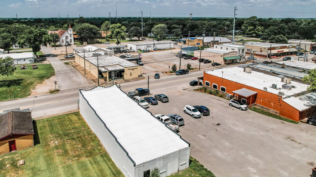 9025 Main St, Needville, TX 77461