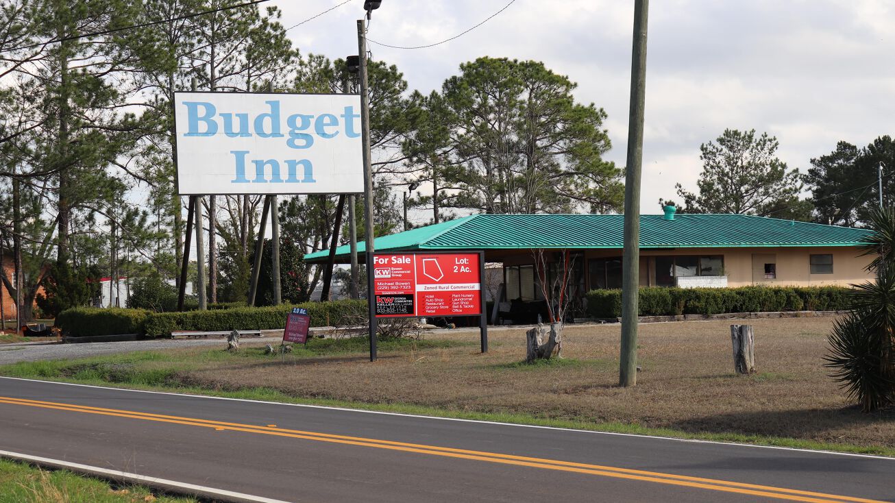 104 Roby Reeves Rd, Sycamore, GA 31790