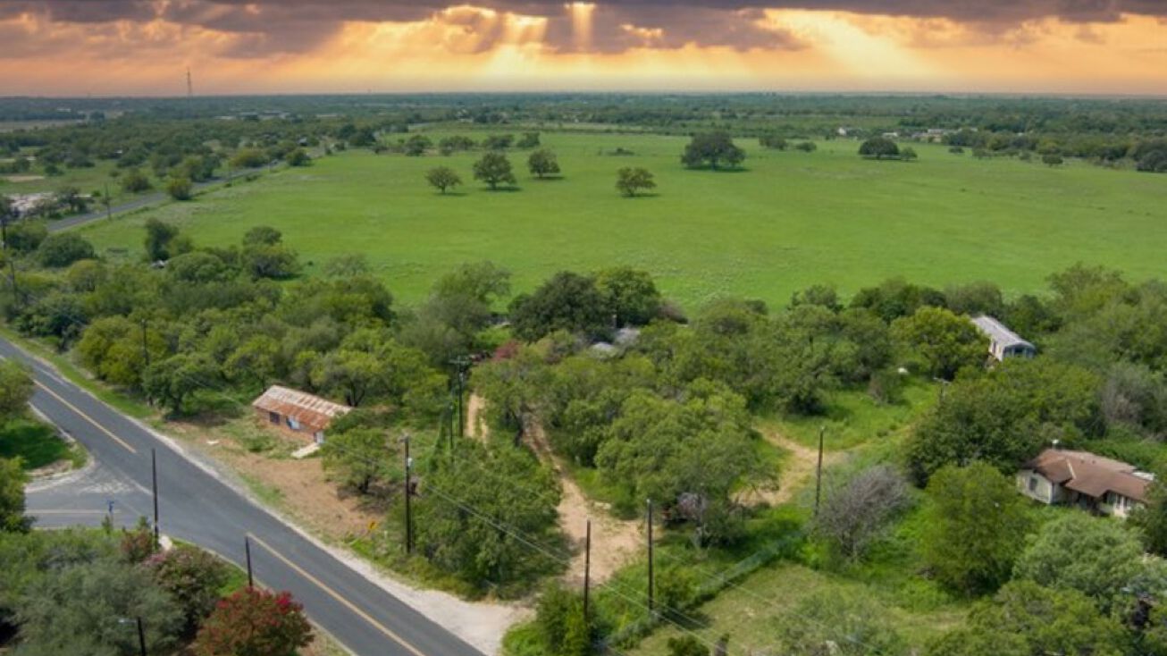 12831 Pearsall Rd, Atascosa, TX 78002