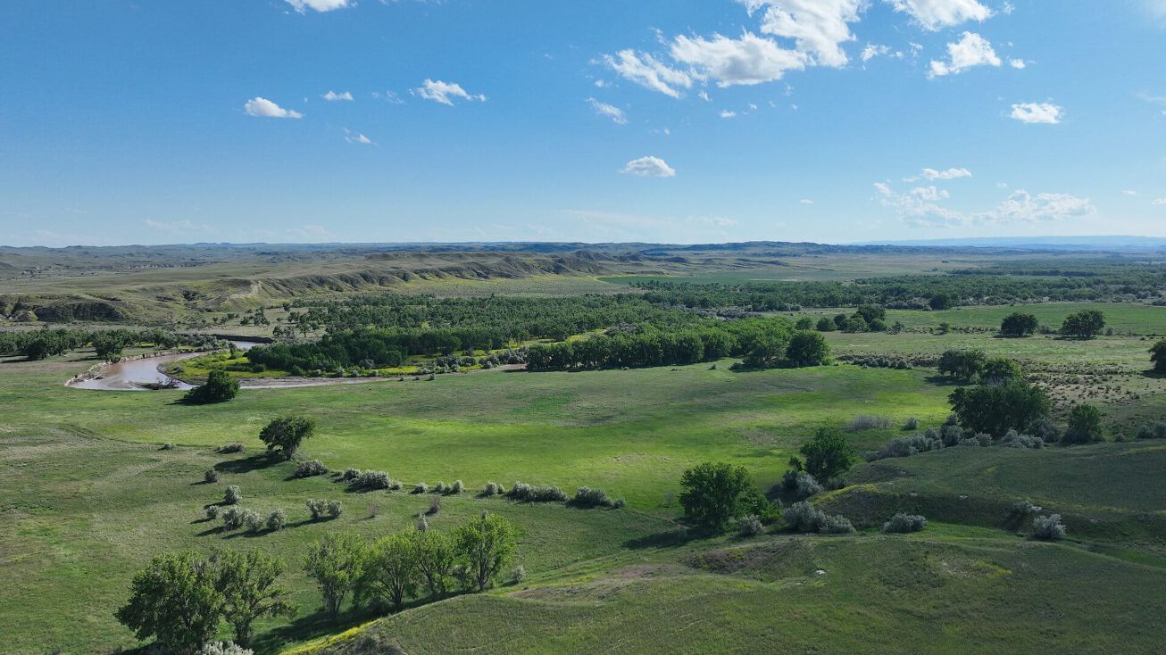 1533 Sussex Rd, Kaycee, WY 82639