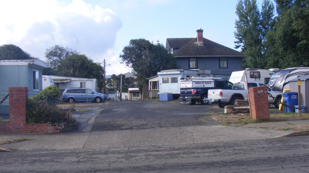 145 NW 6th St, Newport, OR 97365