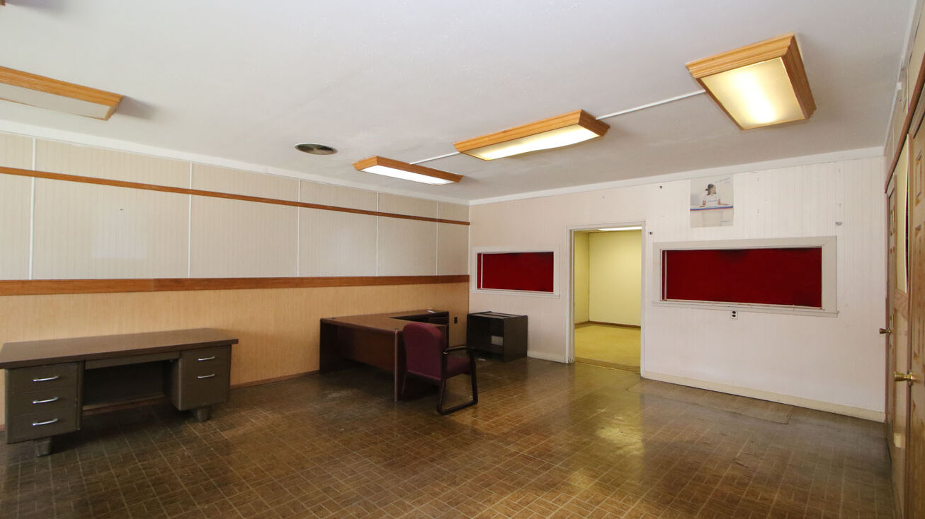 160 E Ferguson Ave, Wood River, IL 62095