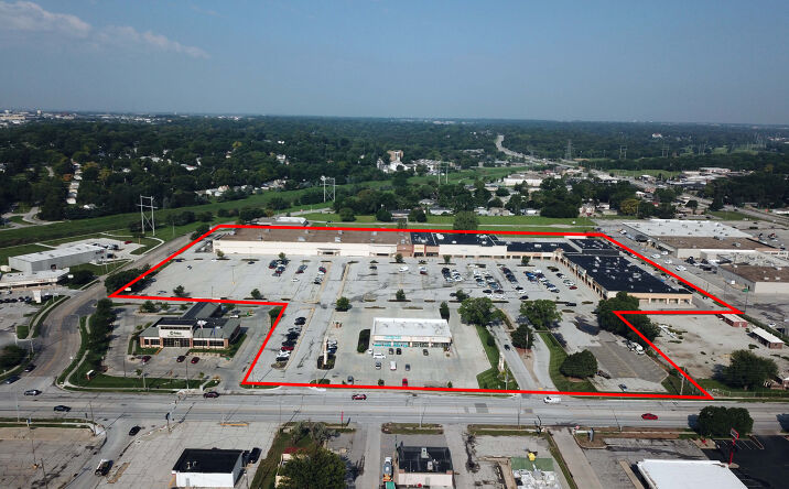 Pictures of Retail property located at 2910 S 84th St, Omaha, NE 68124 for sales - image #1