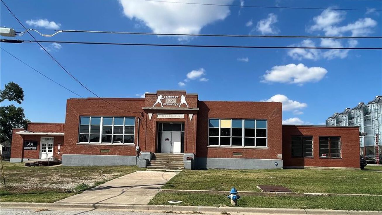 1200 E Locust Street, Nevada, MO 64772