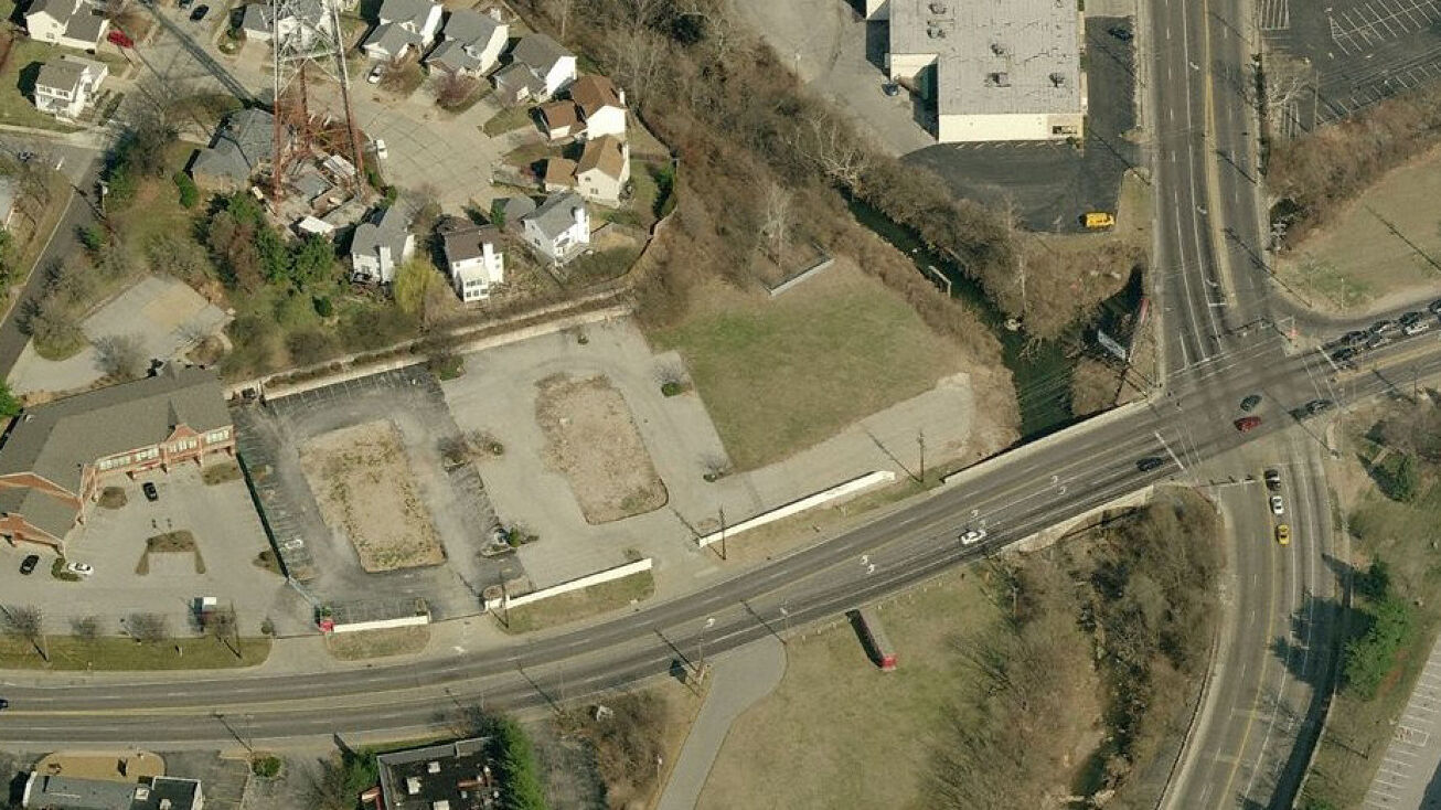 80718075 Manchester Rd, Brentwood, MO 63144