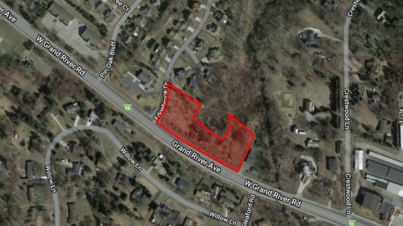 Grand River Ave, Howell, MI 48843