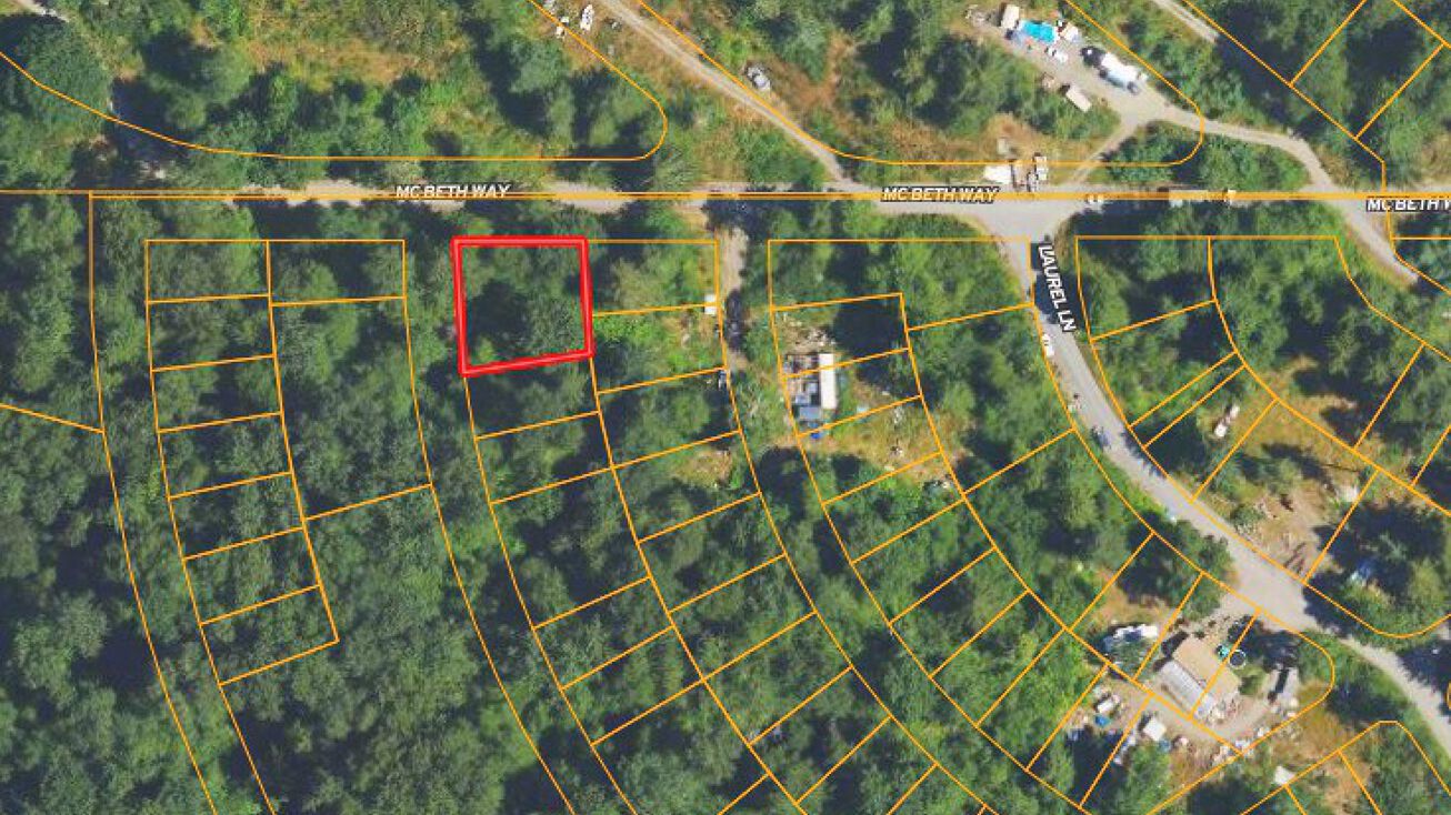 16 Manzanita Ln, Klamath, CA 95548