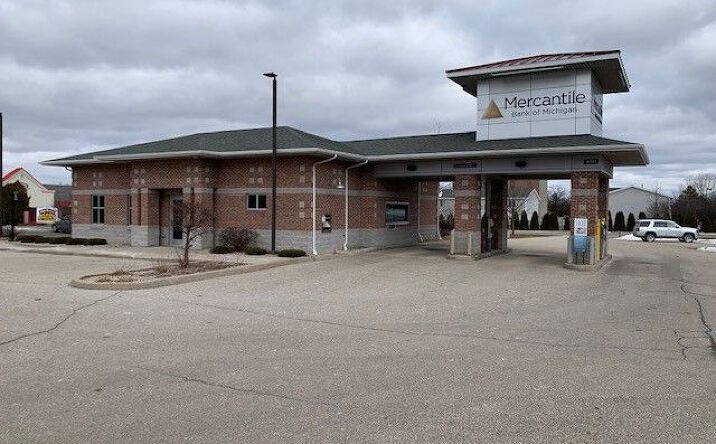 Pictures of Retail property located at 2015 S Mission St, Mount Pleasant, MI 48858 for sales - image #1