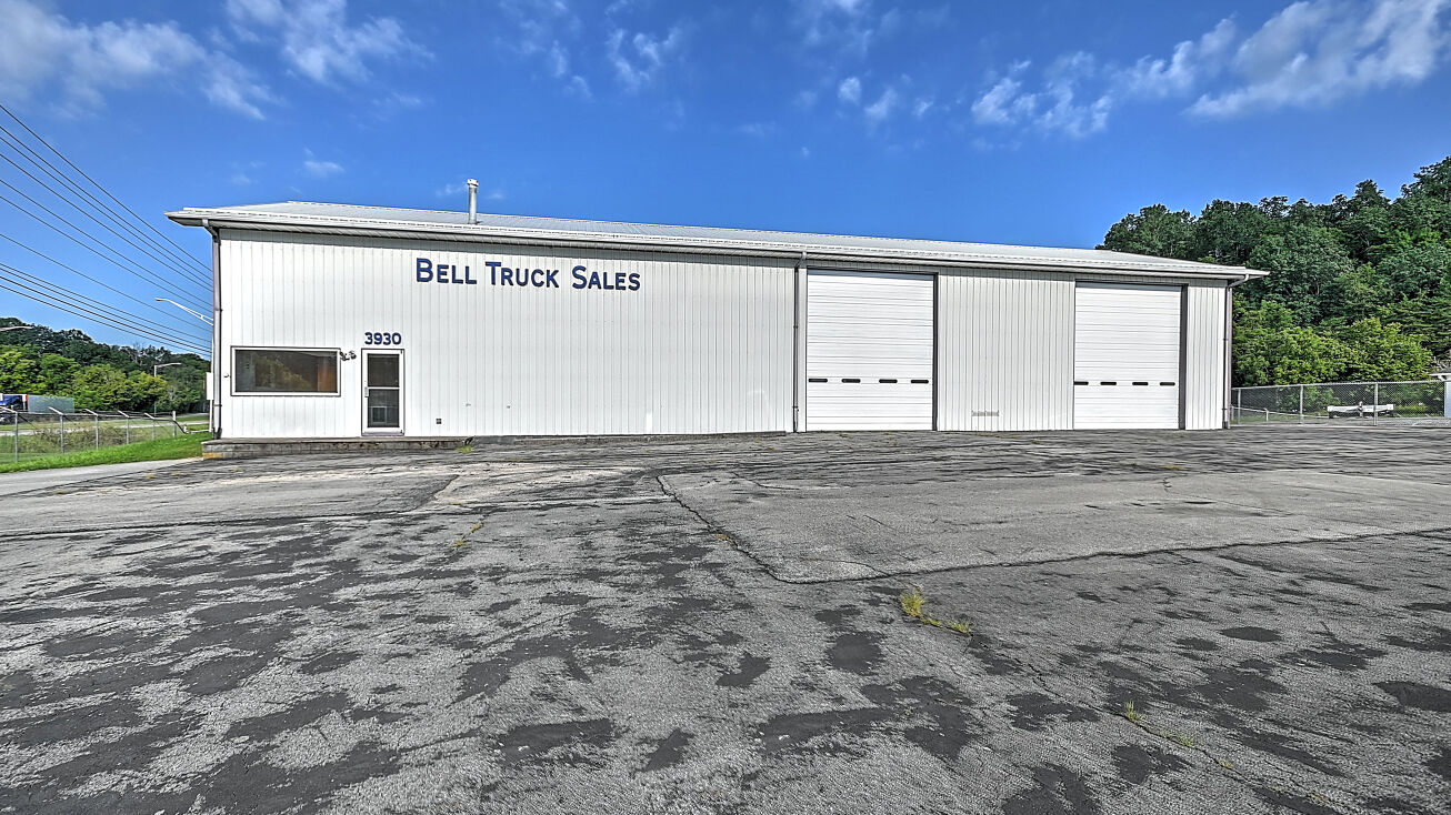 3930 E Stone Dr, Kingsport, TN 37660