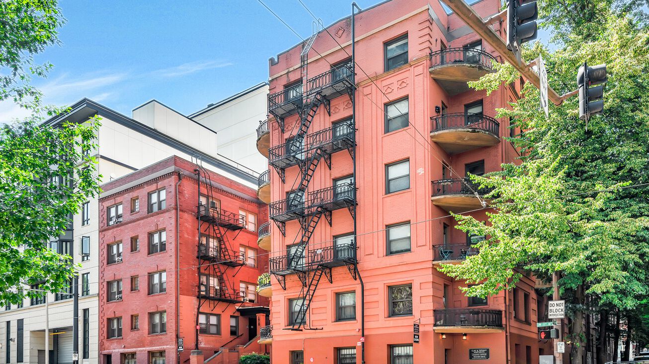 1110 SW Clay St, Portland, OR 97201