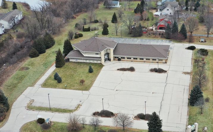 Pictures of Retail, Office property located at 1414 E Paradise Dr, West Bend, WI 53095 for sales - image #1