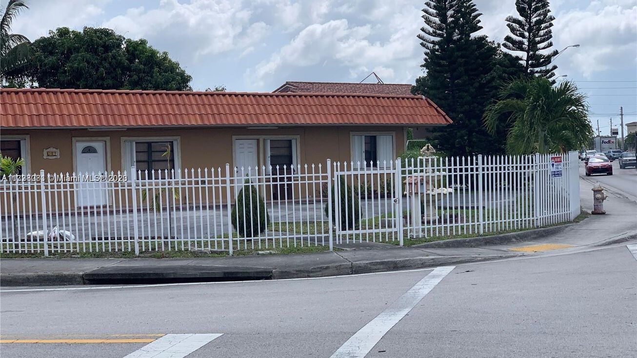 641 E 9th St, Hialeah, FL 33010