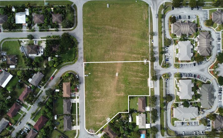 Pictures of Land property located at DAVIS PKWY, Florida City, FL 33034 for sales - image #1