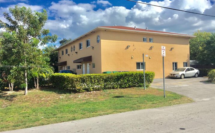 Pictures of Multifamily property located at 16585 NE 3 AVE, Miami, FL 33162 for sales - image #1
