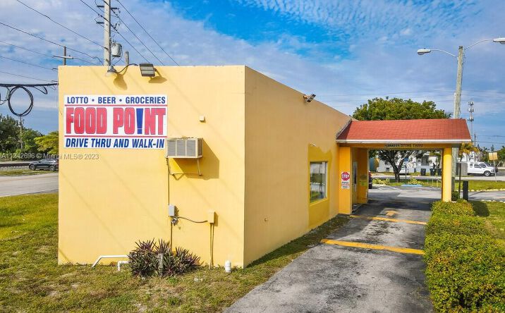 Pictures of Retail property located at 900 Old Federal Hwy, Hallandale Beach, FL 33009 for sales - image #1