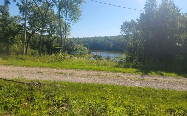 19 W SHORE DR Mapleton KS 66754-4002 APN: 0060462301016023000 | Crexi.com