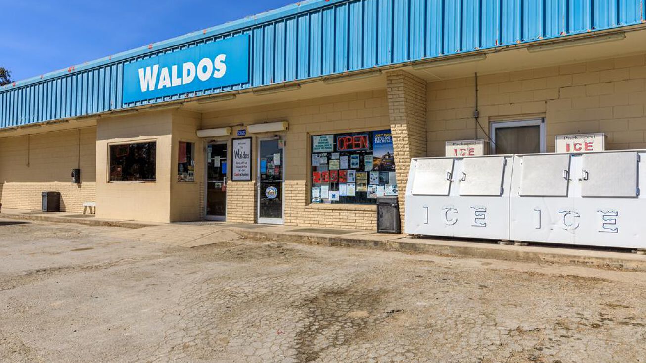 23682 US290, Harper, TX 78631