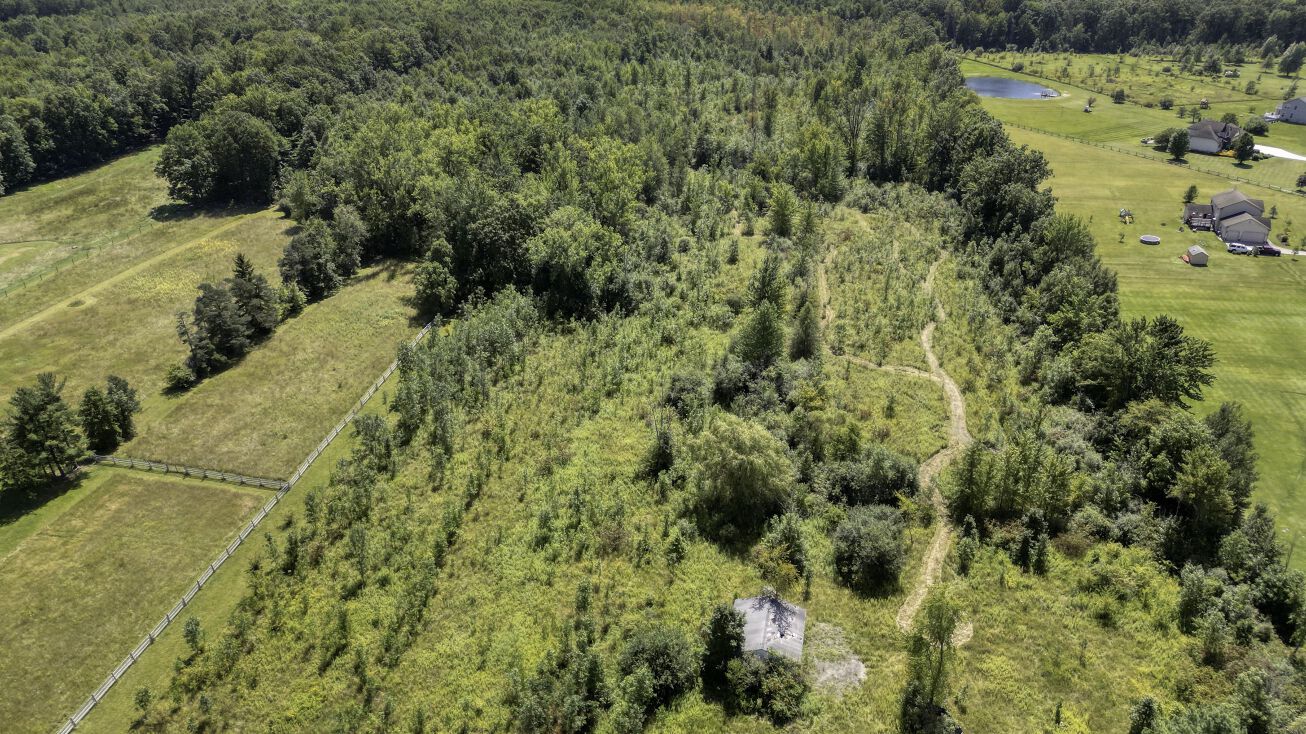 17659 Mayfield Rd, Huntsburg, OH 44046