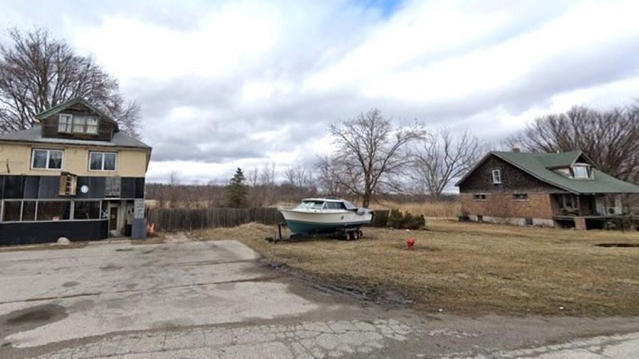 8158 Dixie Hwy, Fair Haven, MI 48023