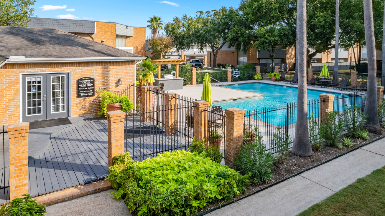 15240 Galveston Rd, ster, TX 77598