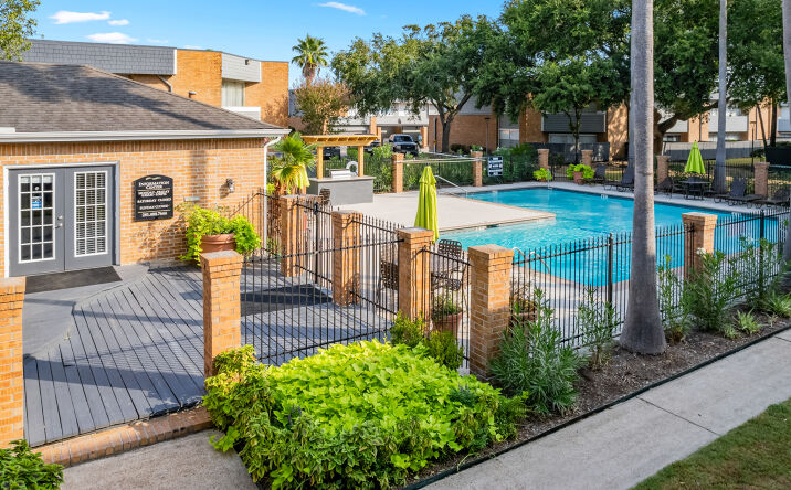 Pictures of Multifamily property located at 15240 Galveston Rd, Webster, TX 77598 for sales - image #1