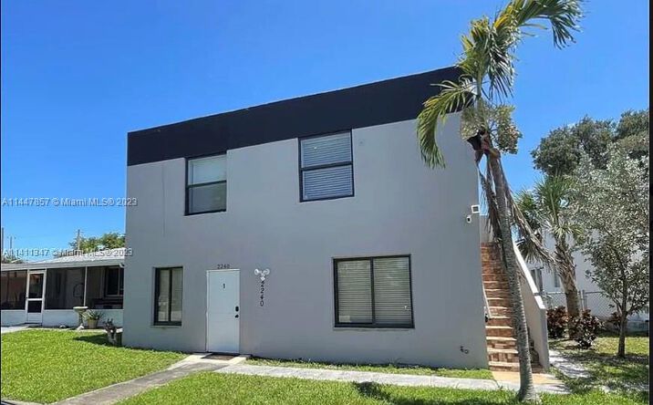 Pictures of Multifamily property located at 2240 Simms St, Hollywood, FL 33020 for sales - image #1