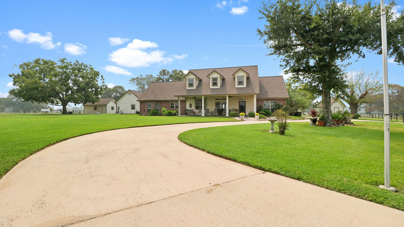 10 Elmina Road, New Waverly, TX 77340