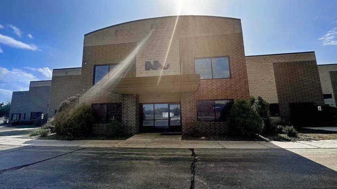 955 Walnut Ridge Dr, Hartland, WI 53029