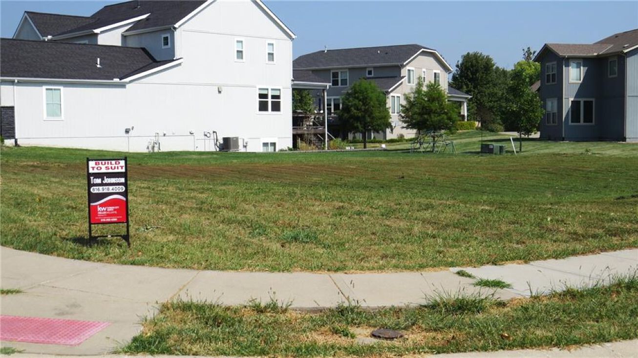 8601 N Lewis Avenue, Kansas City, MO 64157