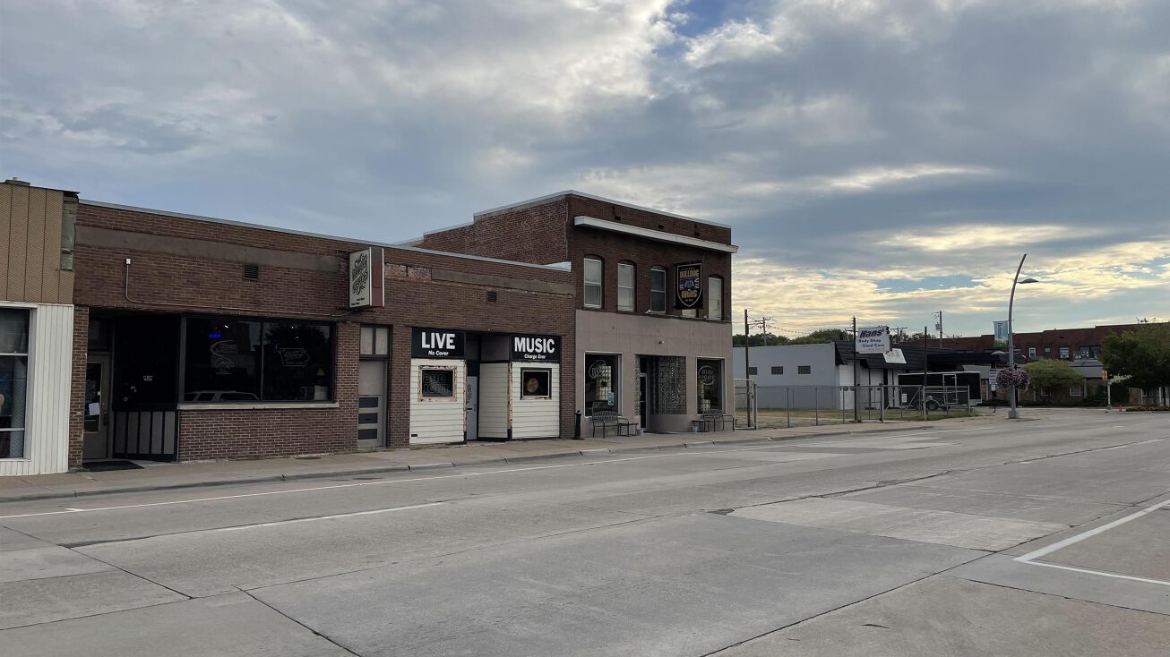 1708 STATE Street, Bettendorf, IA 52722