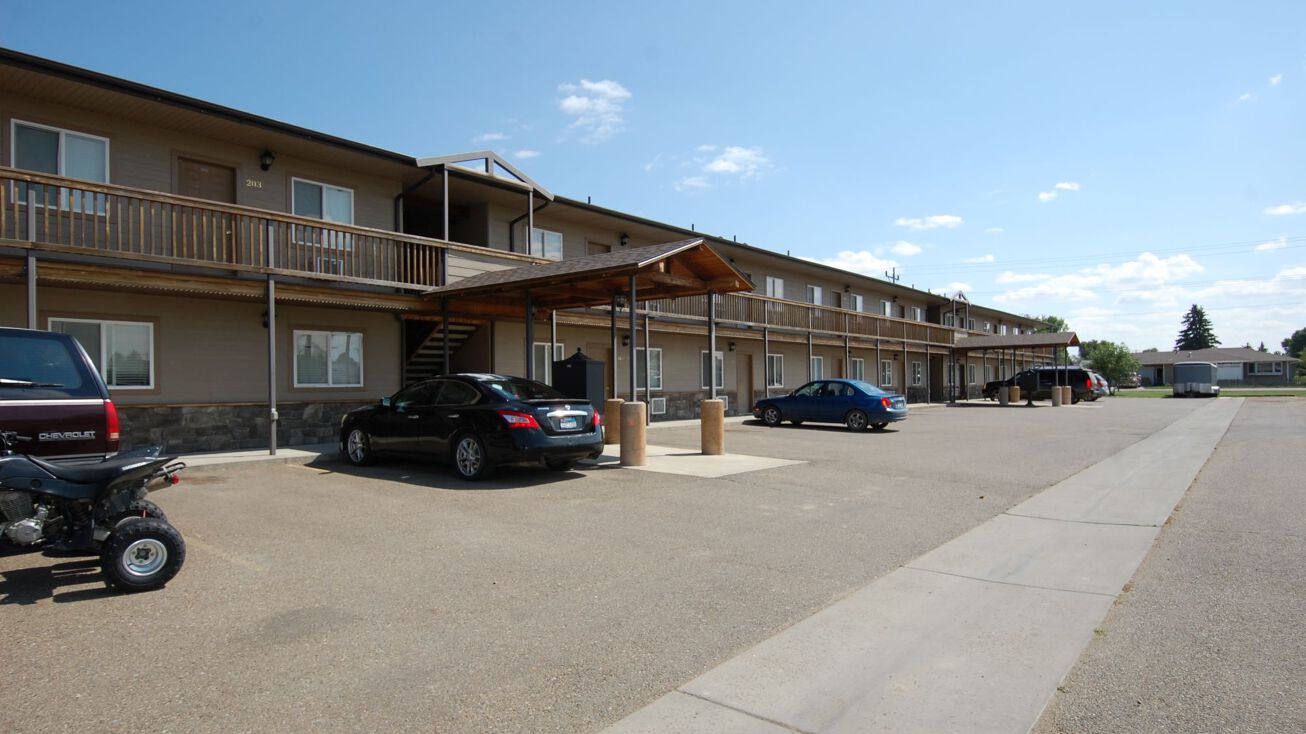 804 3rd St NW, Sidney, MT 59270