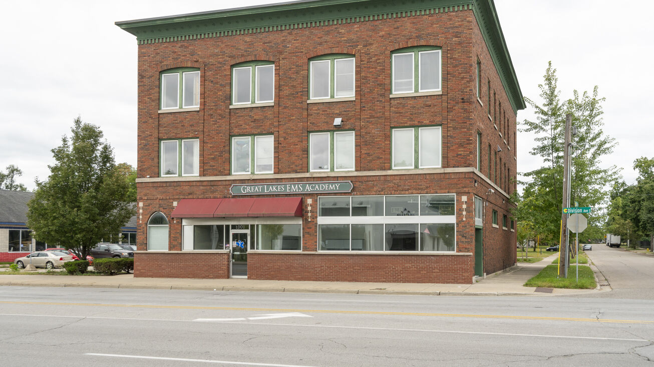 Pictures of Office property located at 1001 Division Ave S, Grand Rapids, MI 49507 for sales - image #1