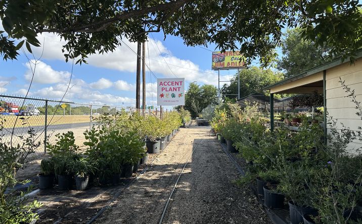 Pictures of Retail property located at 2700 SE Loop 410 Acc Rd, San Antonio, TX 78222 for sales - image #1