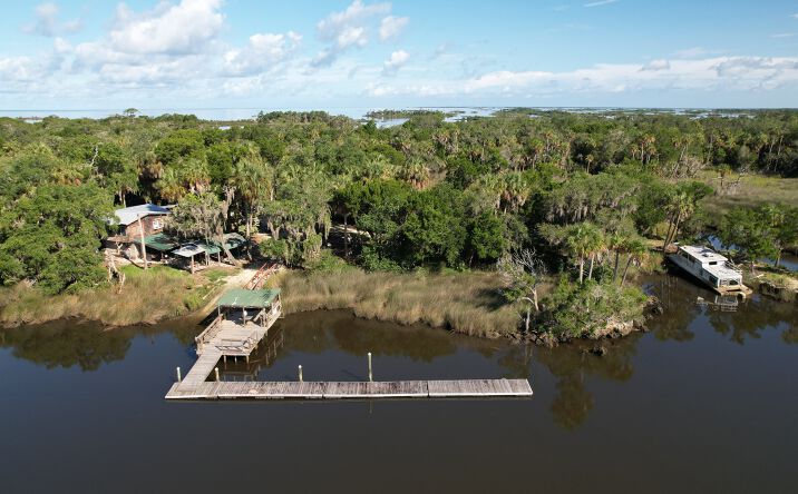 Pictures of Land property located at 1 Tide Over Is, Yankeetown, FL 34498 for sales - image #1