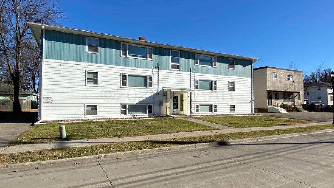 1211 11 1/2 St N, Fargo, ND 58102