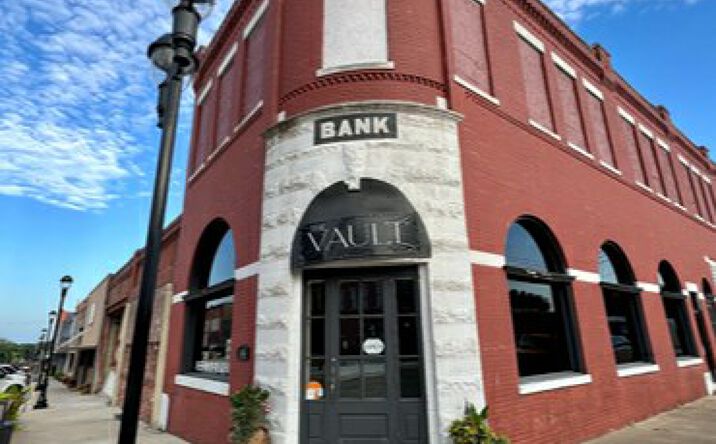 Pictures of Retail property located at 314 E Court St, Atoka, OK 74525 for sales - image #1