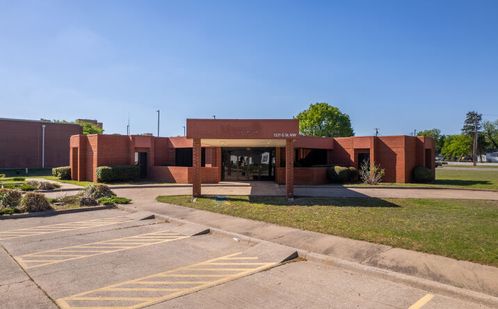 Pictures of Office property located at 1221 G St NW, Ardmore, OK 73401 for sales - image #1