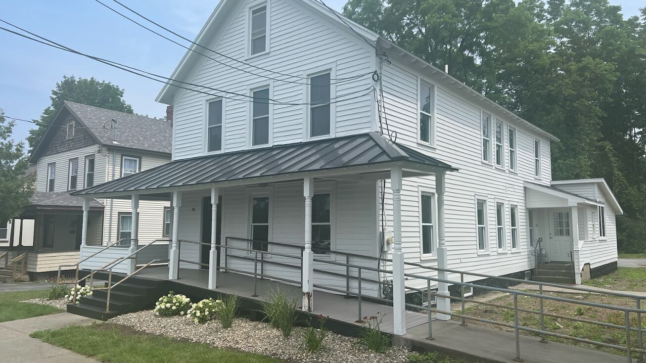 96 Ballston Ave, Saratoga Springs, NY 12866