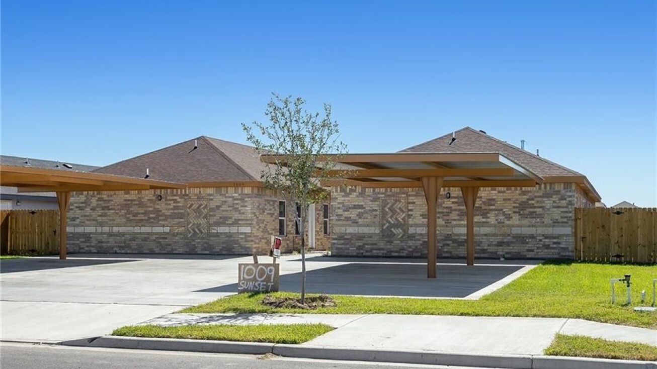 1009 W Sunset Valley St, Alton, TX 78573