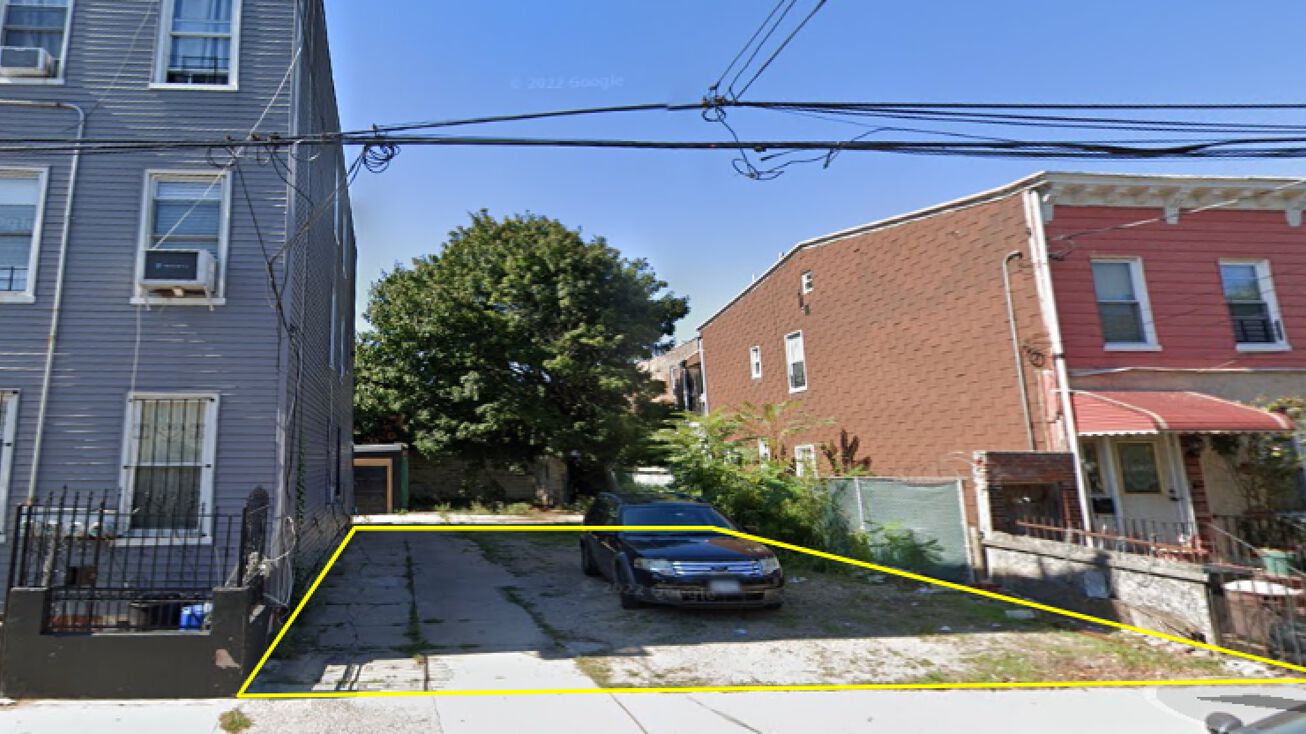 400 Linwood St, Brooklyn, NY 11208