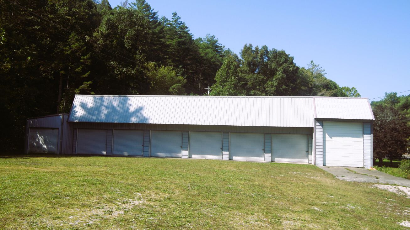 Pictures of Mixed Use, Multifamily, Office, Retail, Self Storage property located at US 421 South Main Street,, McKee, KY 40447 for sales - image #1