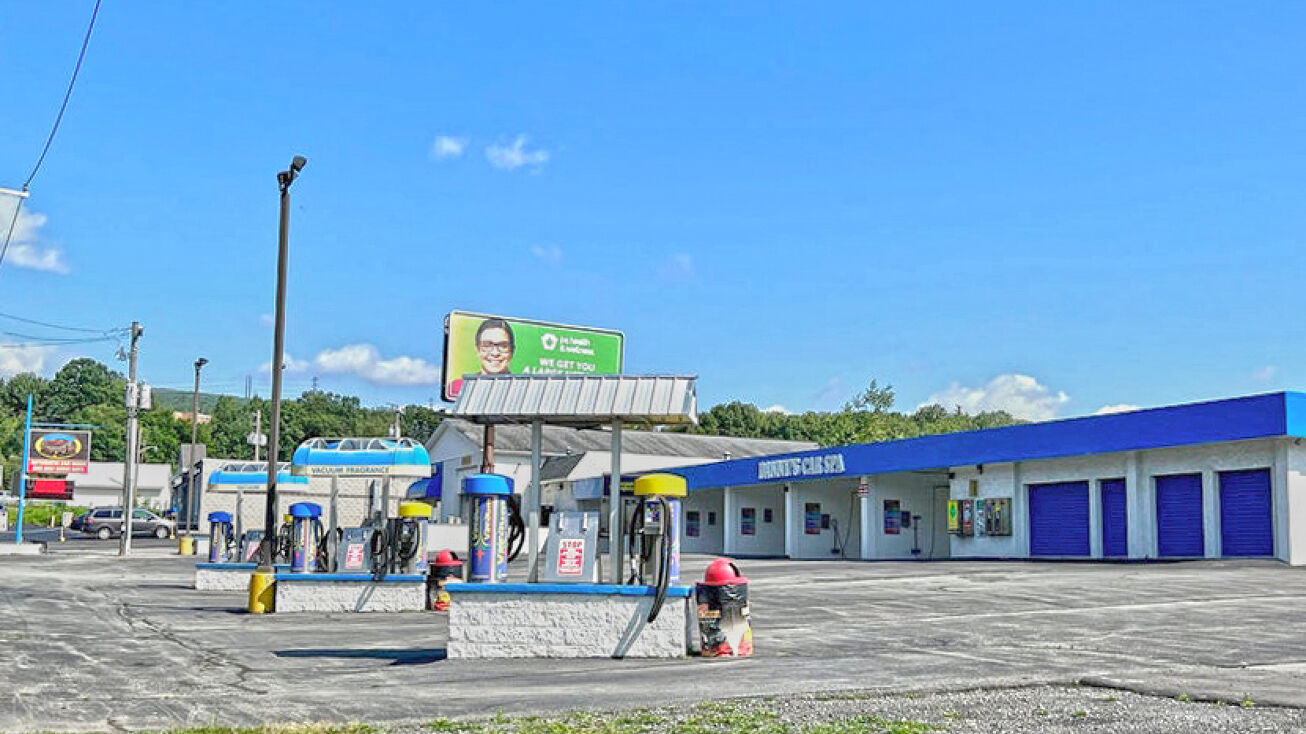 30 Sturges Rd, Blakely, PA 18452