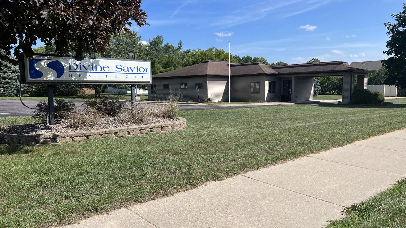 102 Gillette St, Pardeeville, WI 53954