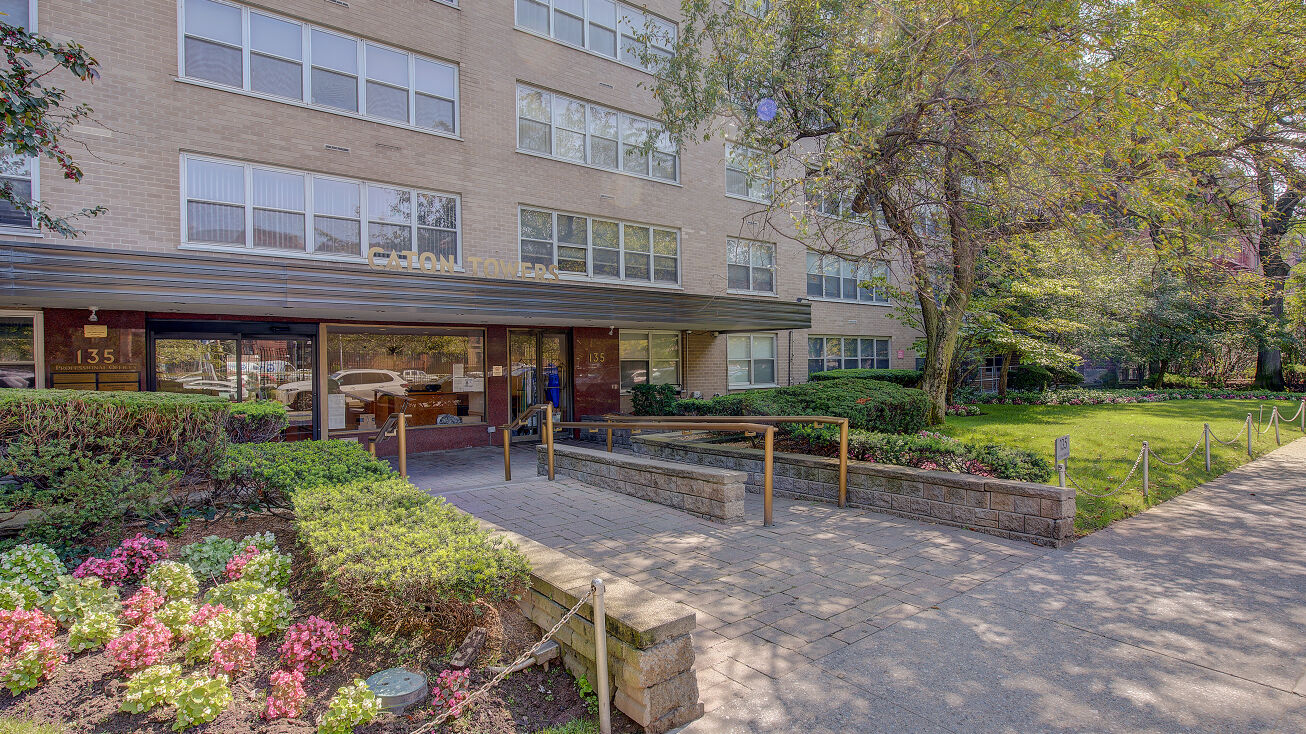 135 Ocean Pkwy, Brooklyn, NY 11218