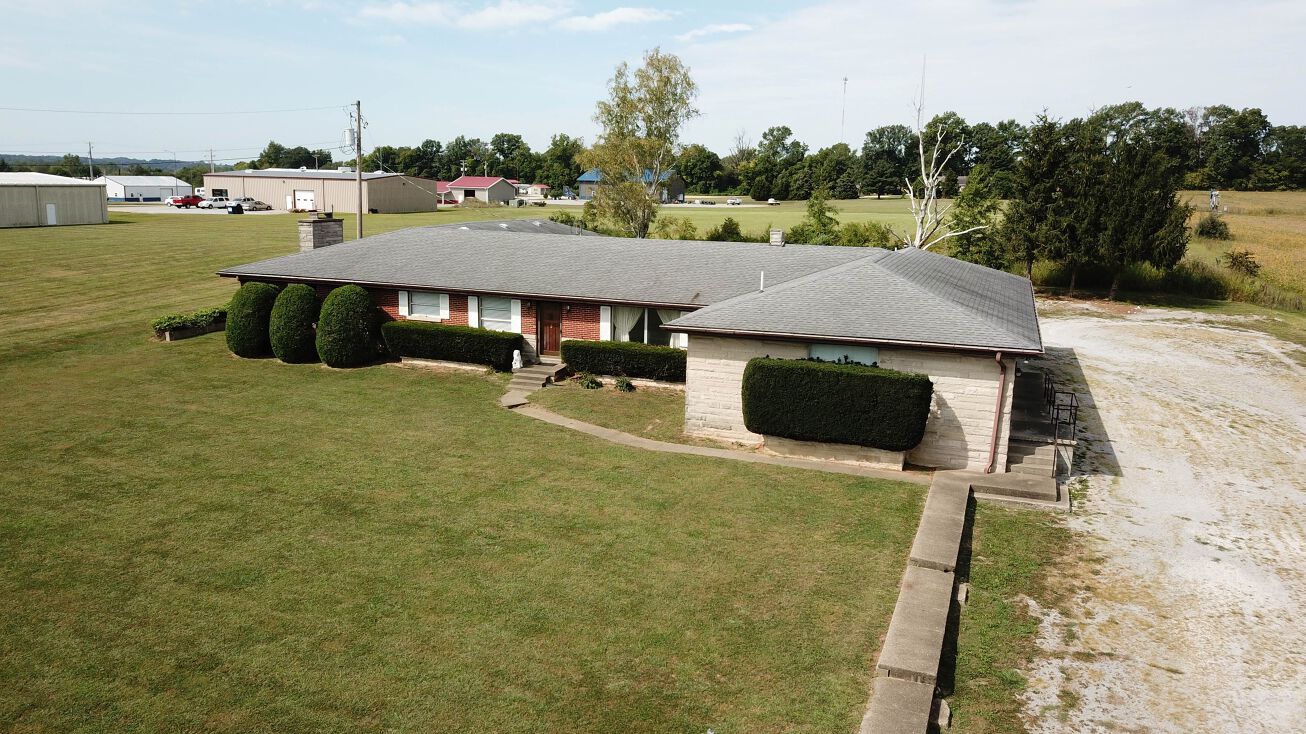 718 S Court St, Grayville, IL 62844