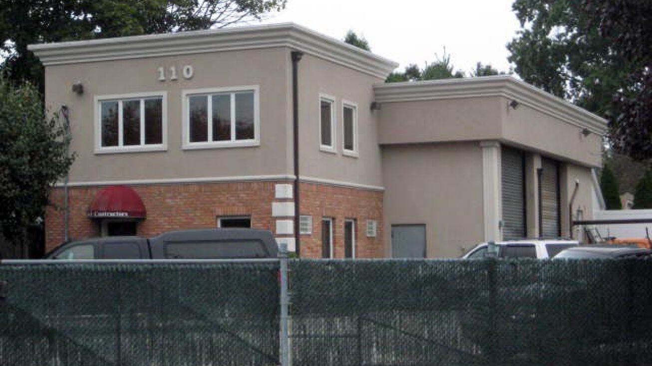 110 Mineola Ave, Roslyn Heights, NY 11577