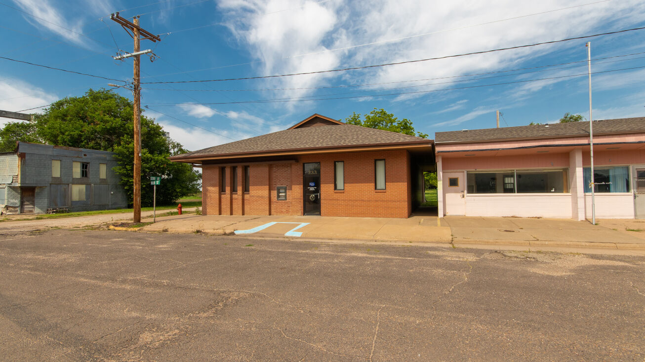 233 N Main St, Lorraine, KS 67459