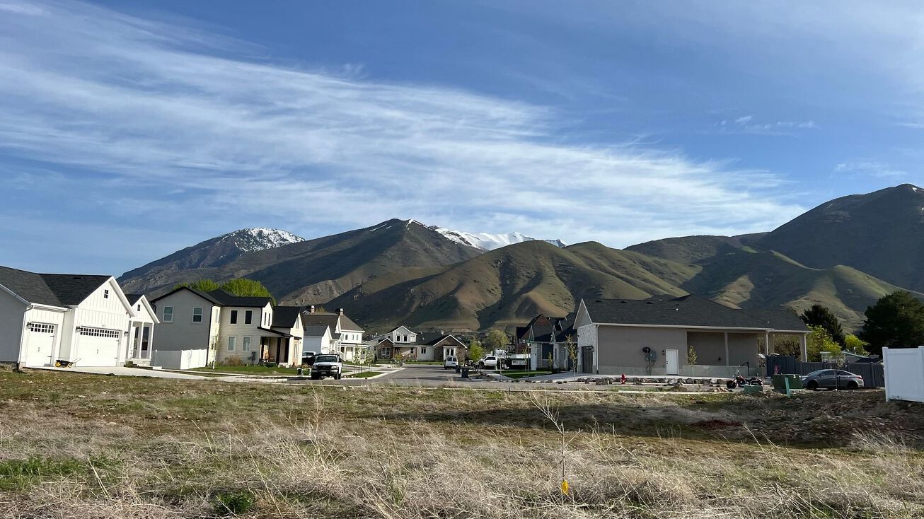 1352 E 1250 N St, Mapleton, UT 84664