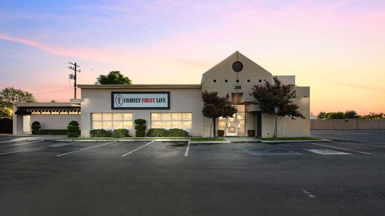 208 Oak St, Bakersfield, CA 93304